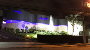 AF1QipPUE3U4My1XsFZUzvglvxp1LJABy b67acoq1 ew426 h240 k no